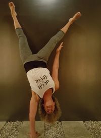 Traude Handstand2